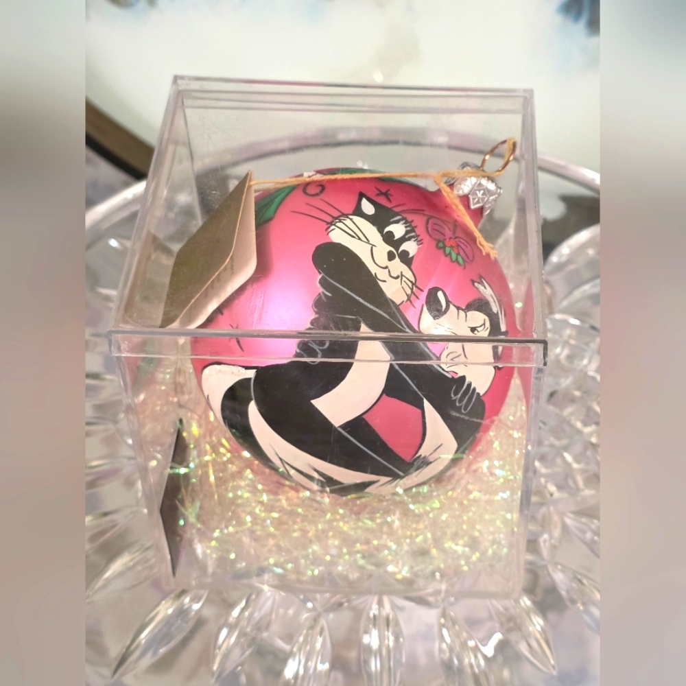 VTG Pepe Le Pew Hand Painted Ornament. Great Shape European Glass Collection